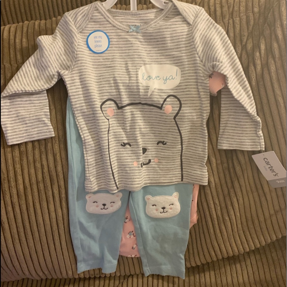 Carter’s layette set